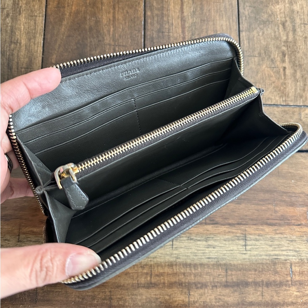 PRADA Wallet - Picture 3 of 8